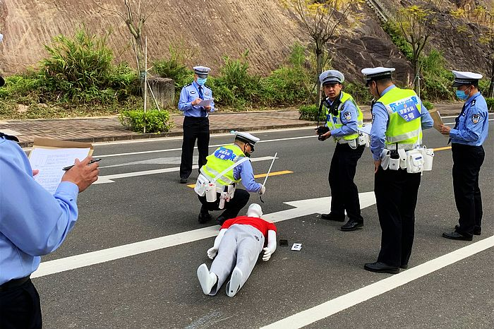 河源女交警版小苹果深圳抓摩托车庭审现场视频播放